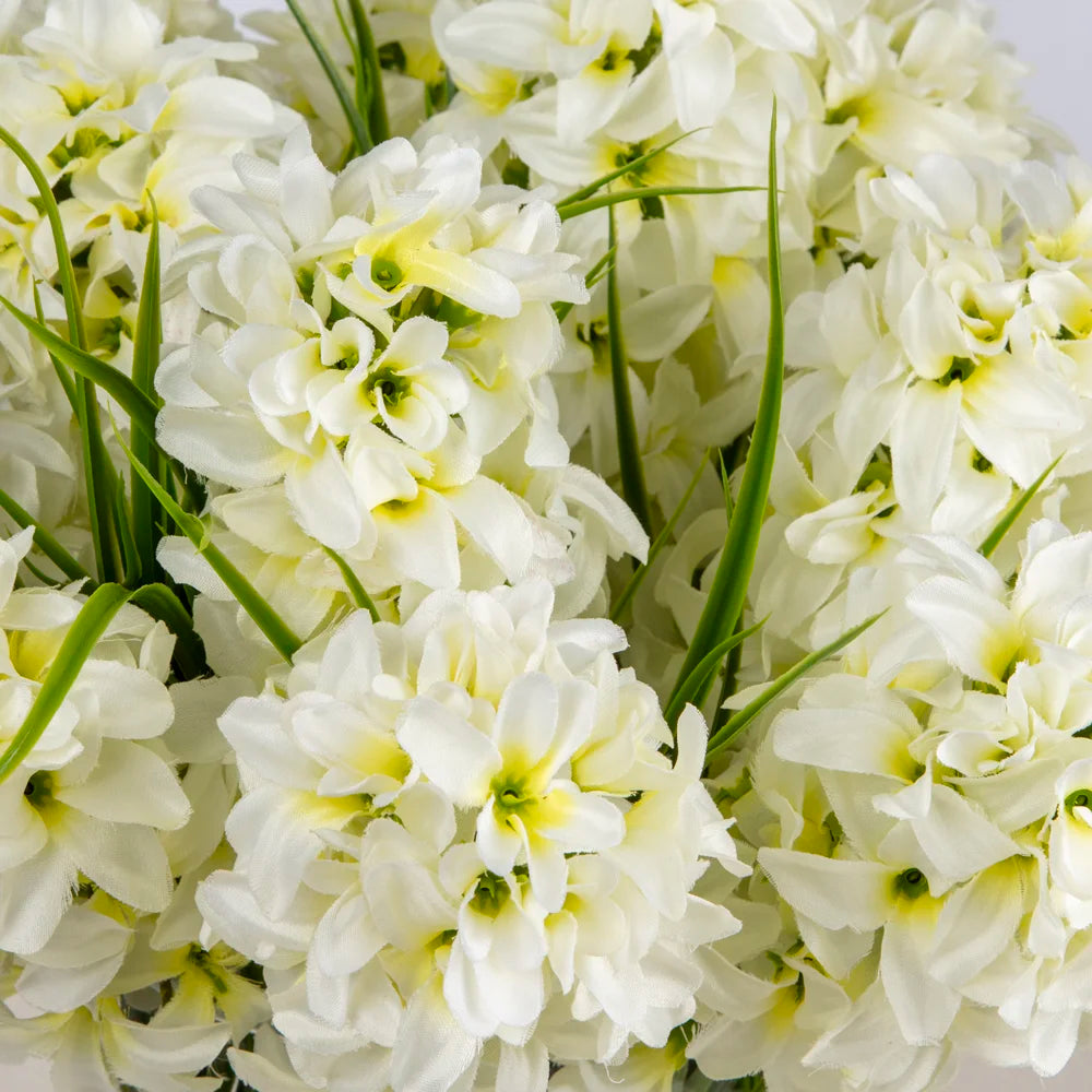 Beyaz Sümbül Aranjmanı – Silindir Cam Vazoda